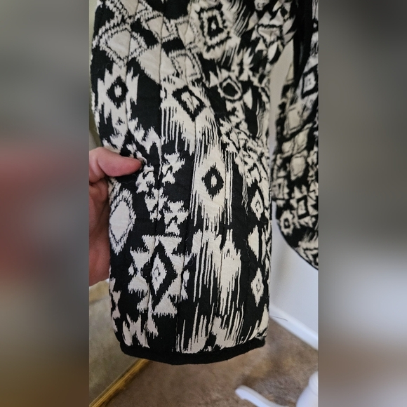 SAVIDA Black/white quilted Printed open front blazer. Size XXS - Picture 9 of 16